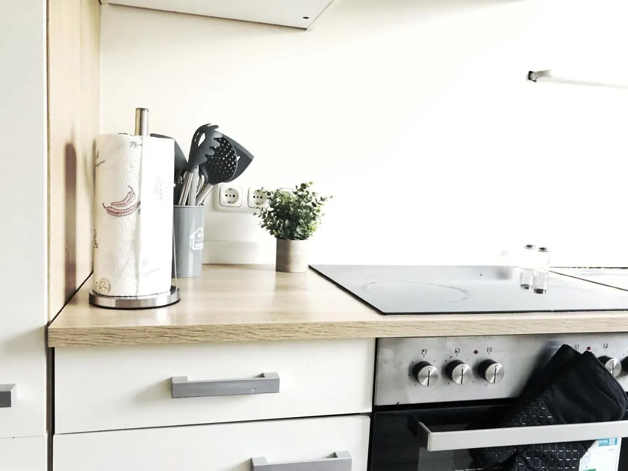 Apartment Holidayhome Aparments I Spaceous Room In Ber-Reinickendorf, 1 Min. To Metro Station Berlin