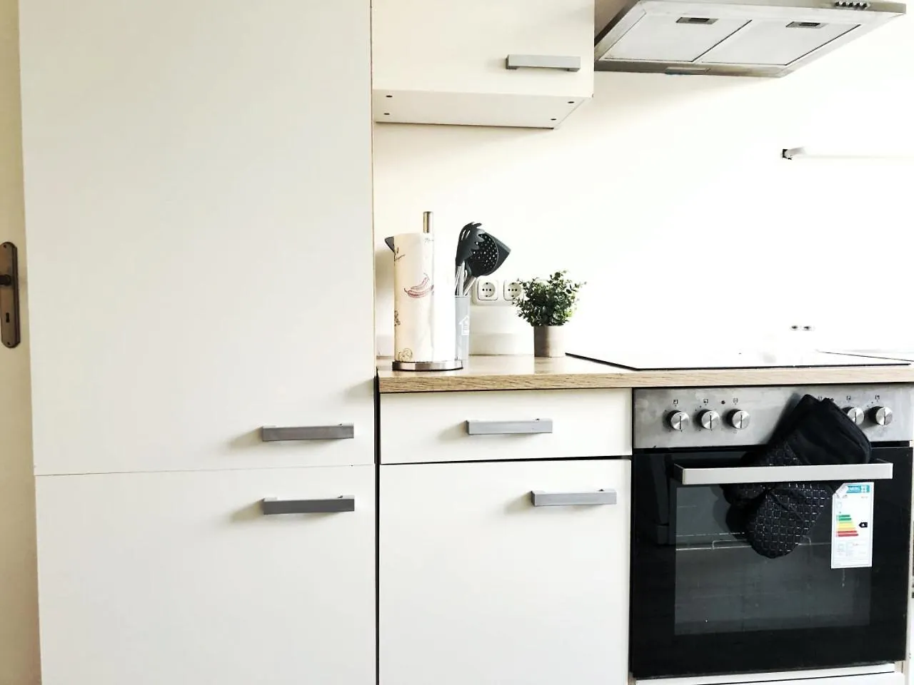 Holidayhome Aparments I Spaceous Room In Ber-Reinickendorf, 1 Min. To Metro Station Berlin Germany