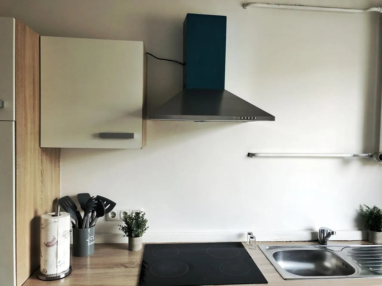 Holidayhome Aparments I Spaceous Room In Ber-Reinickendorf, 1 Min. To Metro Station Berlin