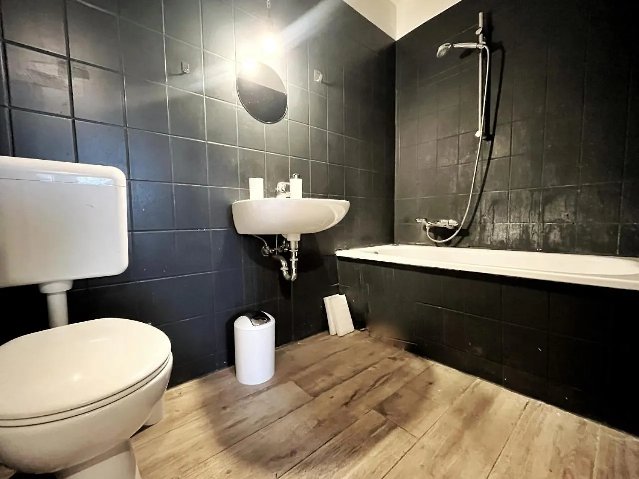 Apartment Holidayhome Aparments I Spaceous Room In Ber-Reinickendorf, 1 Min. To Metro Station Berlin Germany
