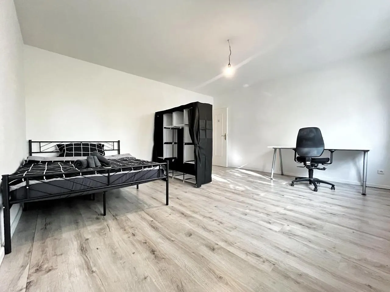 Apartment Holidayhome Aparments I Spaceous Room In Ber-Reinickendorf, 1 Min. To Metro Station Berlin